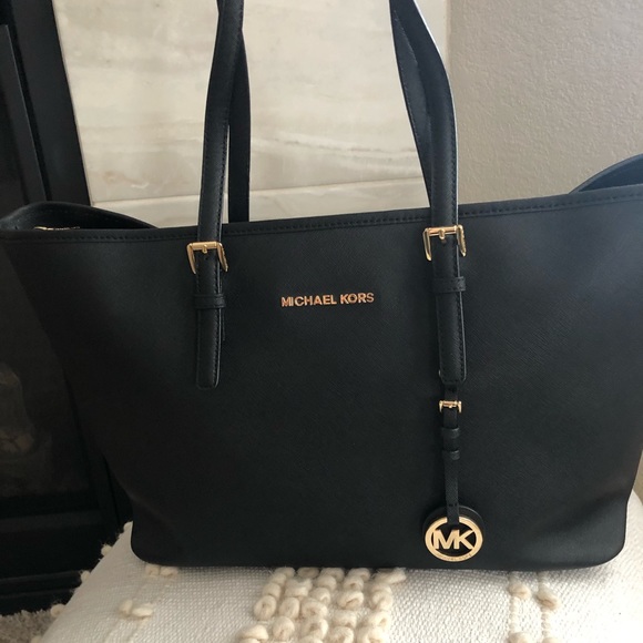 Michael Kors Handbags - Michael Kors Jetset large black leather bag